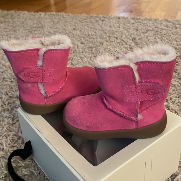 Great condition toddler keelan uggs - Picture 2 of 12